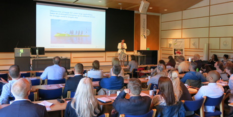 Camilla Røsjø på Matforskningsdagen der fire nye prosjekter ble vist.