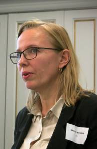 Kristin Syverud fortalte om nanocellulose som barrierematerial.